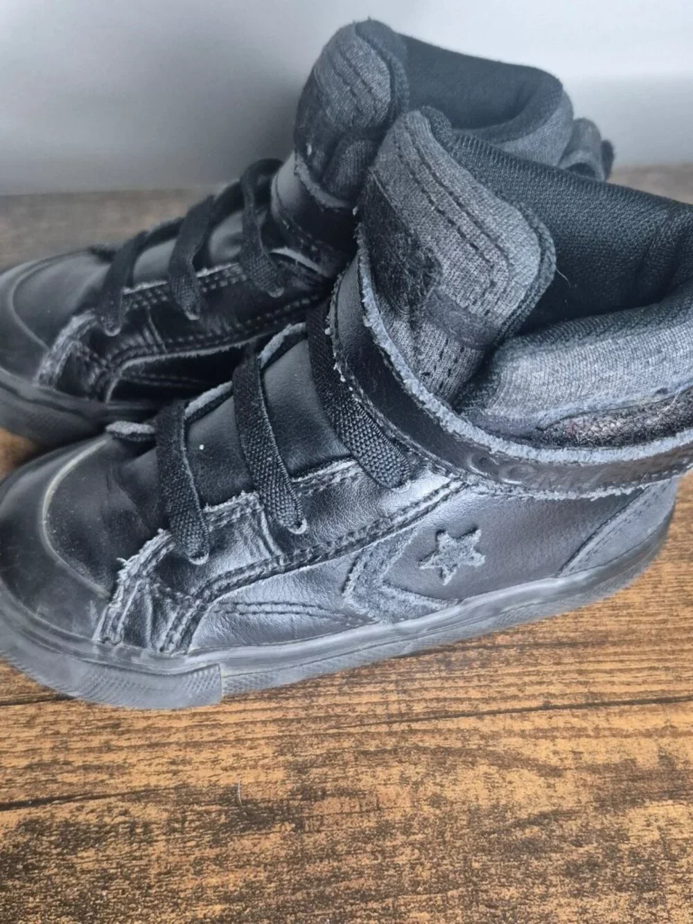 Converse Chuck Taylor All Star Infant/toddler sz8 Black Leather High-Top Sneaker